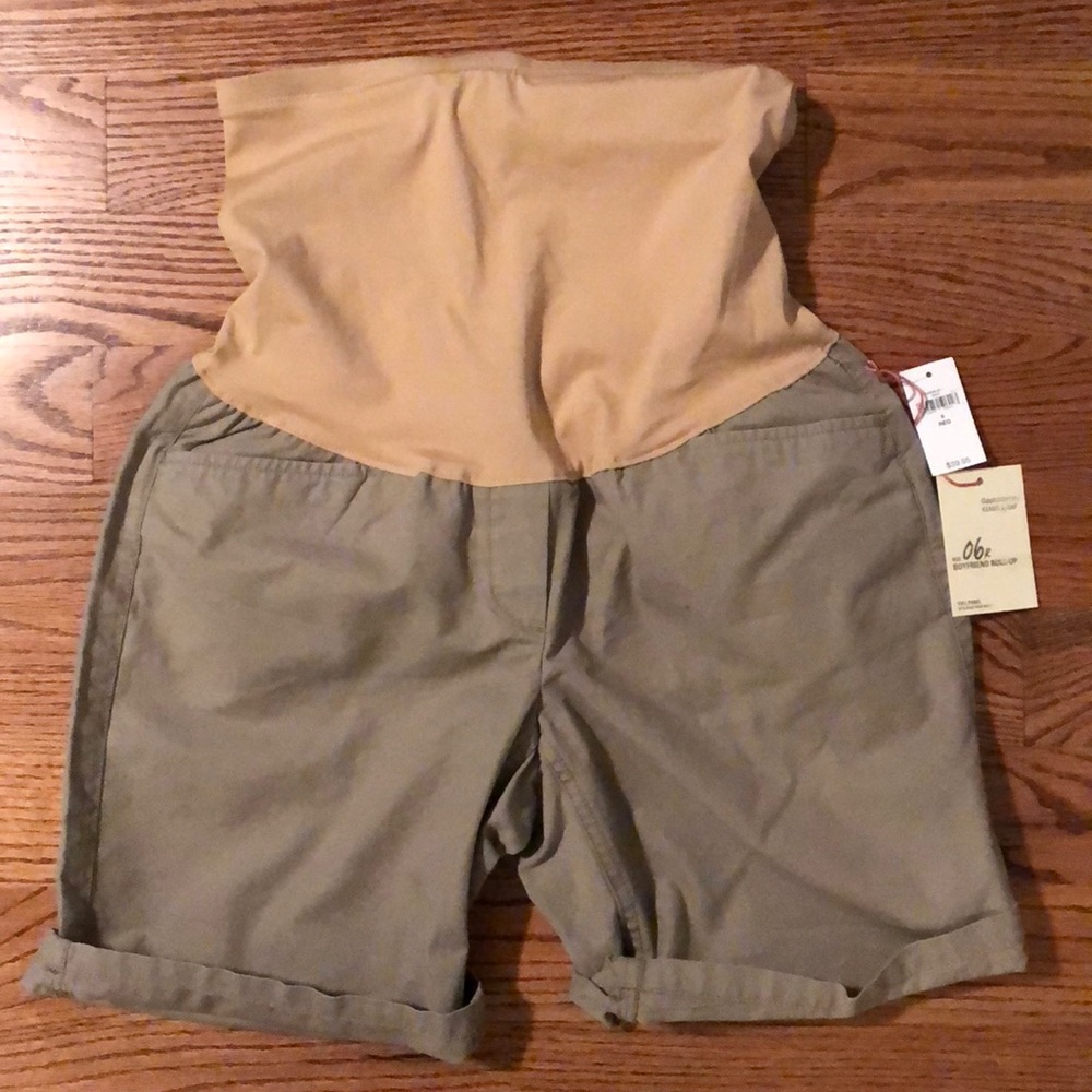 NWT khaki Gap maternity shorts size 6